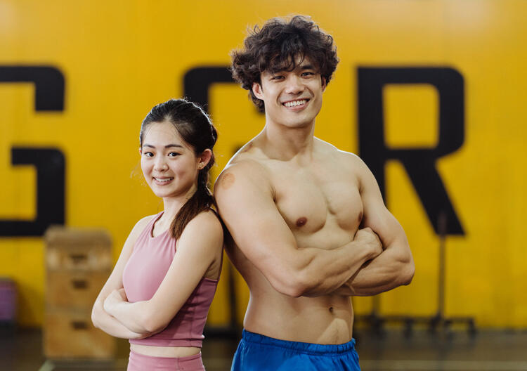 Fit and healthy couple in a gym